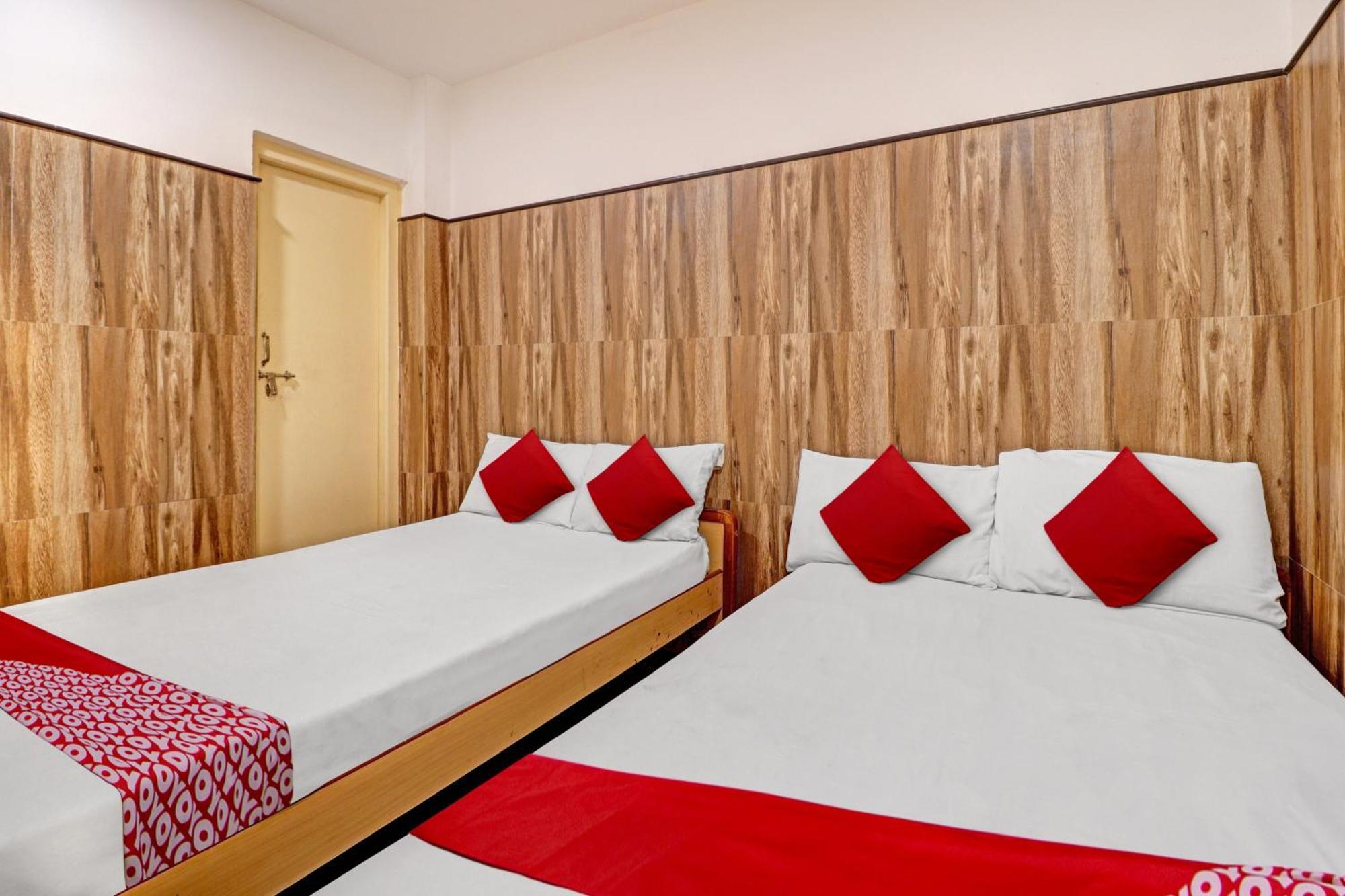 Oyo Flagship Amman Lodge Chennimalai ภายนอก รูปภาพ