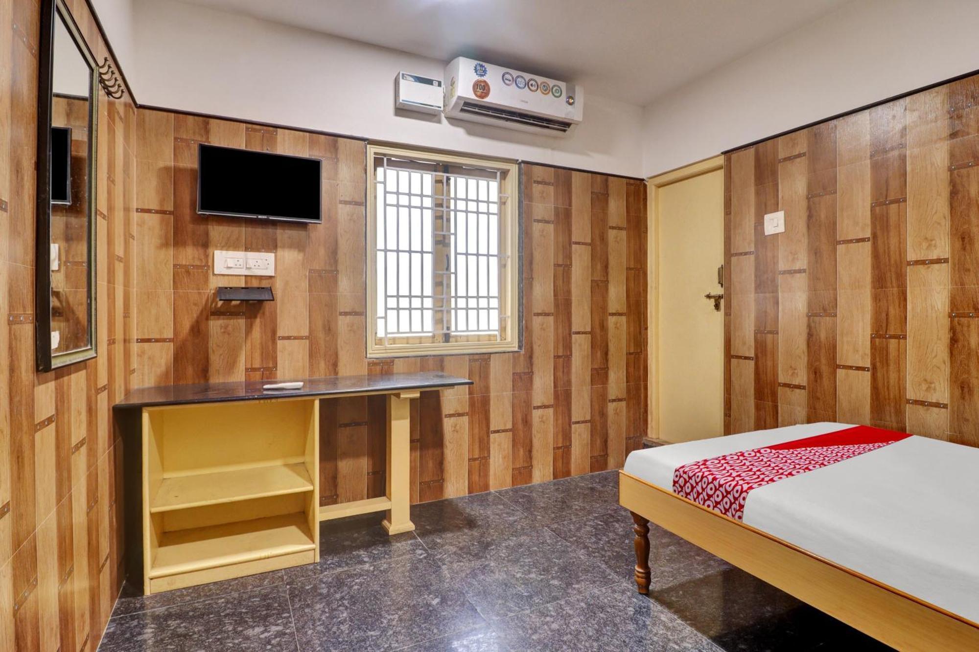Oyo Flagship Amman Lodge Chennimalai ภายนอก รูปภาพ